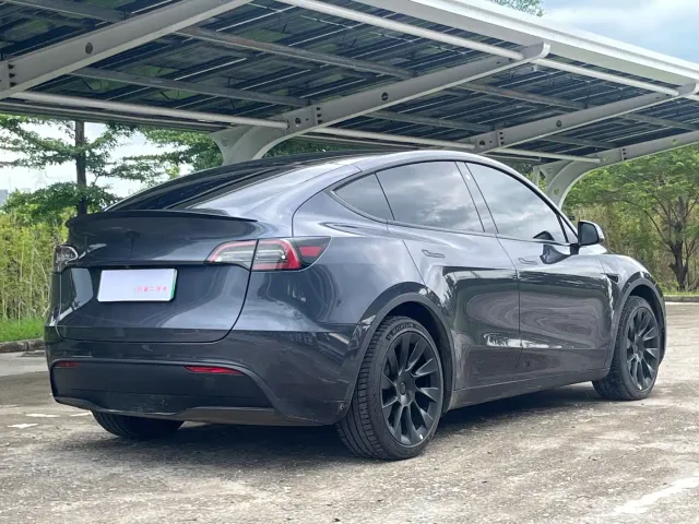 Tesla Model Y — Фото автомобиля 5