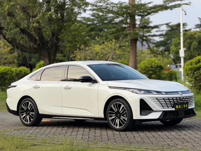 Changan Eado — Фото автомобиля 3