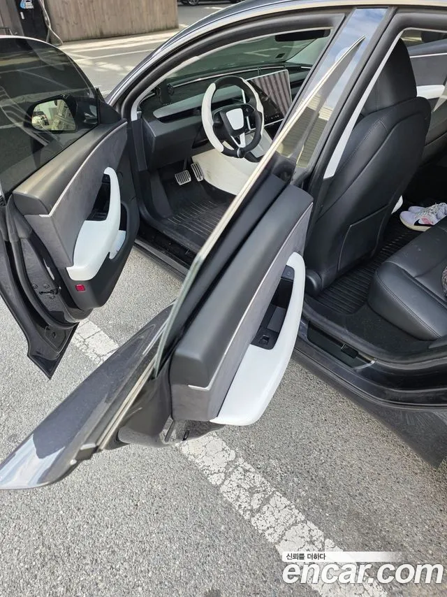 Tesla Model 3 — Фото автомобиля 11