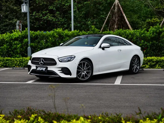 Фотография автомобиля — Mercedes-Benz E-Class