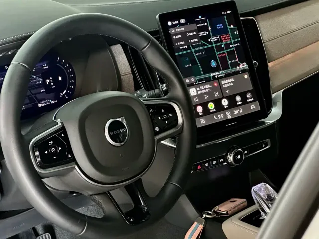 Volvo XC90 — Фото автомобиля 12