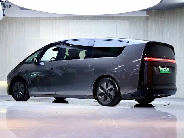 Li Auto MEGA — Фото автомобиля 4