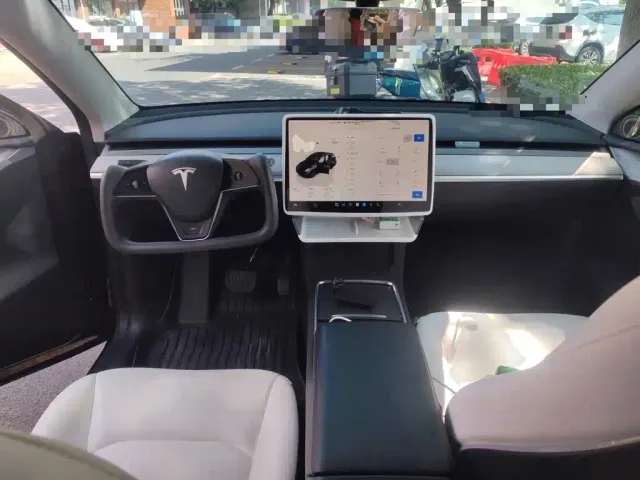 Tesla Model Y — Фото автомобиля 5