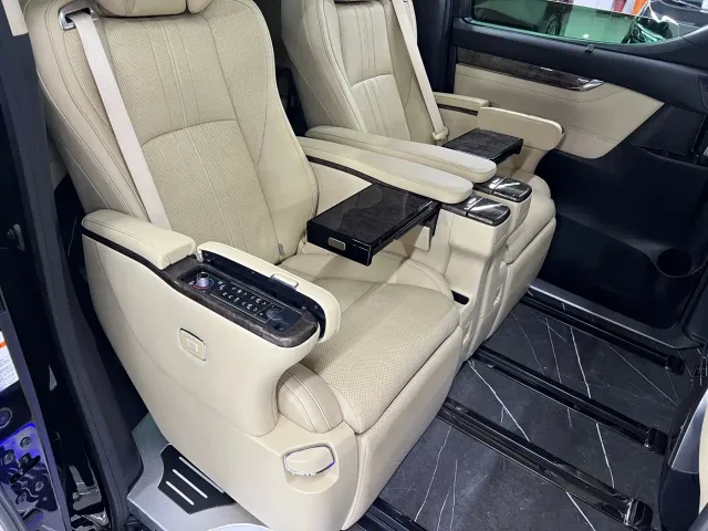 Toyota Vellfire — Фото автомобиля 14