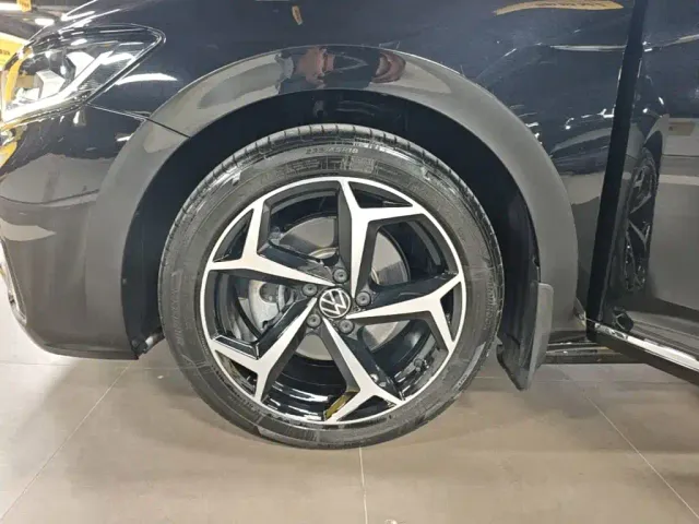 Volkswagen Passat 2025 Outstanding 380TSI Starlight Dragon Soaring Edition — Фото автомобиля 22