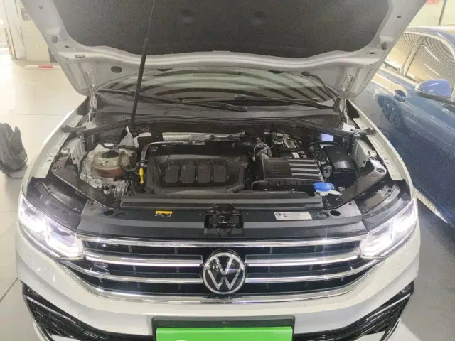Volkswagen Tiguan L — Фото автомобиля 15