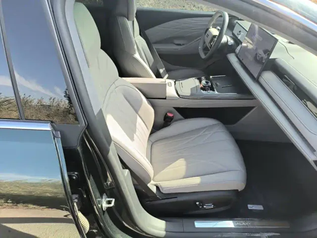 Geely Galaxy Xingyao 8 — Фото автомобиля 24