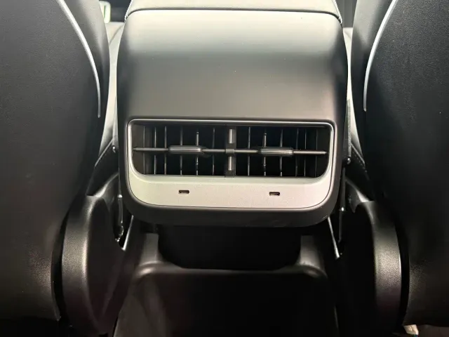 Tesla Model Y — Фото автомобиля 15