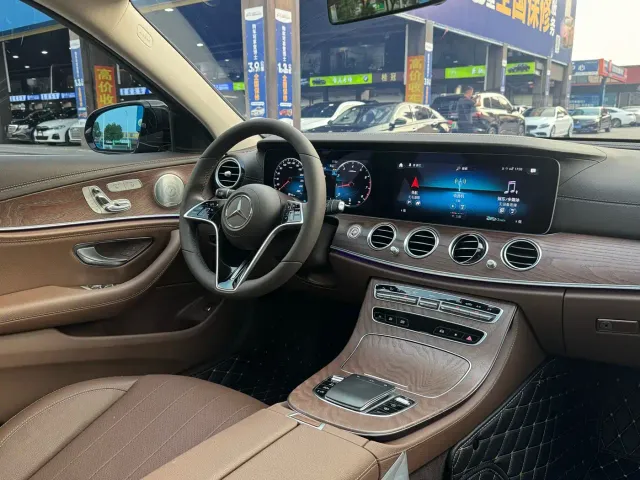 Mercedes-Benz E-Class — Фото автомобиля 8