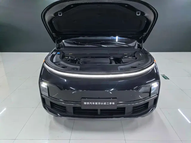 Li Auto L8 — Фото автомобиля 6