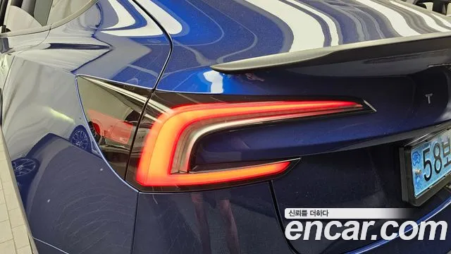 Tesla Model 3 — Фото автомобиля 22