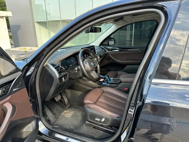 BMW iX3 — Фото автомобиля 4