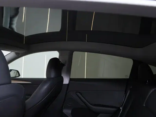 Tesla Model Y — Фото автомобиля 24