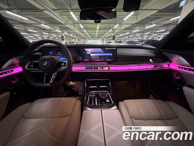 BMW i7 G70 — Фото автомобиля 11