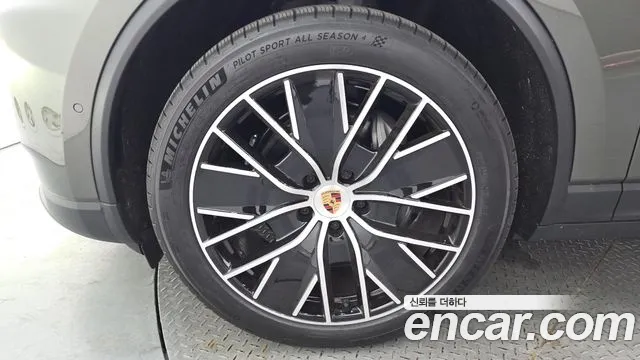 Porsche Macan — Фото автомобиля 5