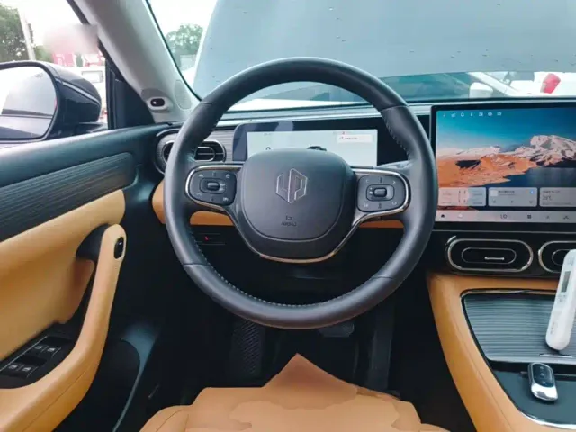 Leapmotor C11 — Фото автомобиля 10