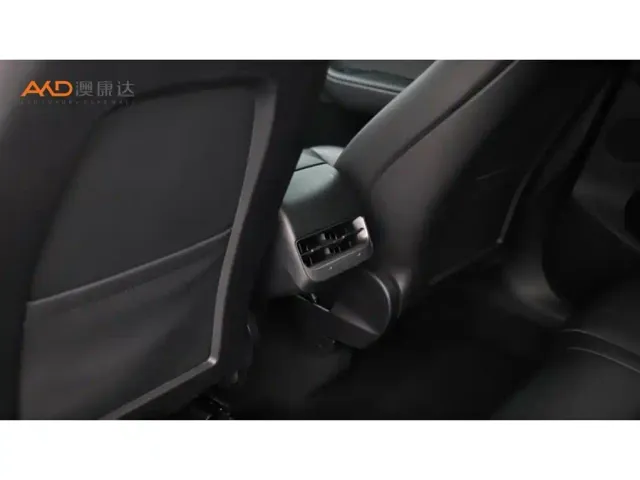 Tesla Model Y — Фото автомобиля 9