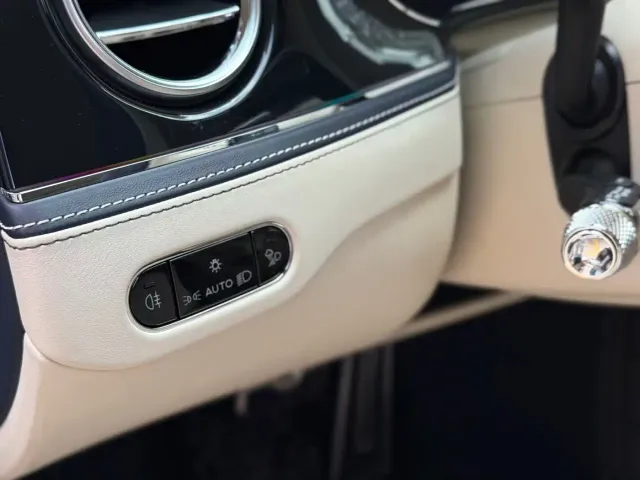 Bentley Flying Spur — Фото автомобиля 17