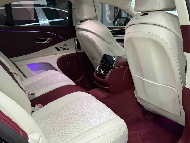 Bentley Flying Spur — Фото автомобиля 17