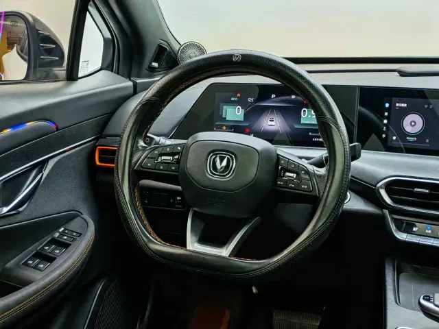 Changan UNI-T — Фото автомобиля 20