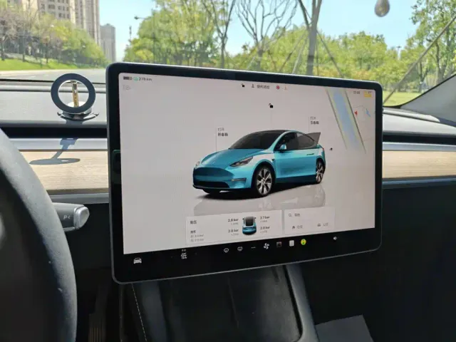 Tesla Model Y — Фото автомобиля 17