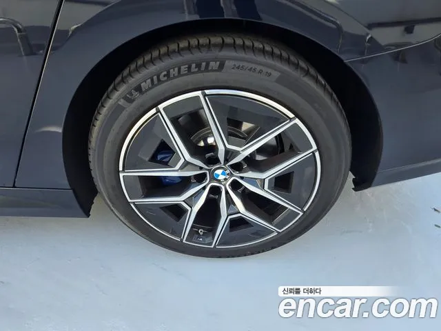 BMW 5 Series G60 — Фото автомобиля 5