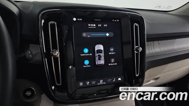 Volvo XC40 — Фото автомобиля 22