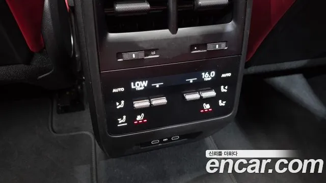 Porsche Macan Electric — Фото автомобиля 25