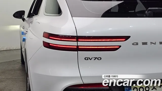 Genesis GV70 — Фото автомобиля 8