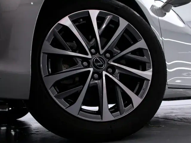 Lexus ES — Фото автомобиля 17
