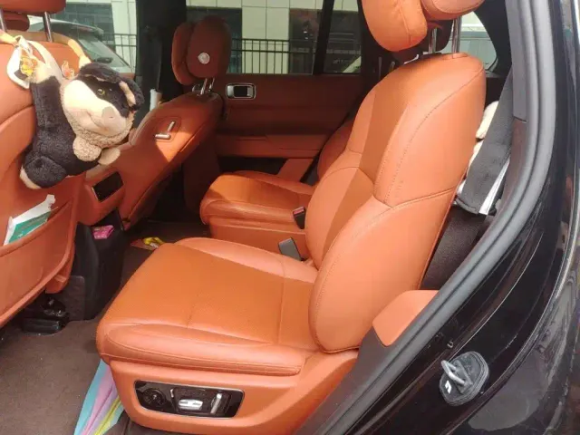 Li Auto L8 — Фото автомобиля 13