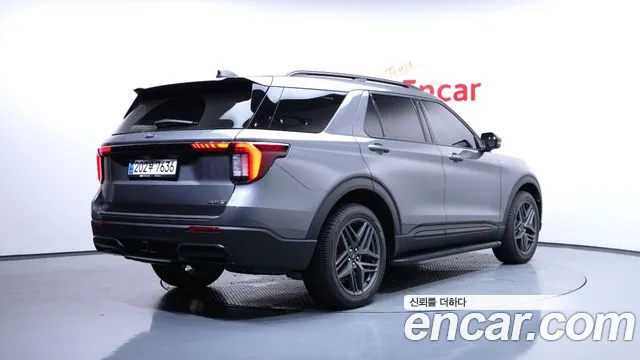 Ford Explorer Explorer 6 поколение 2.3 ST-Line 4WD — Фото автомобиля 2