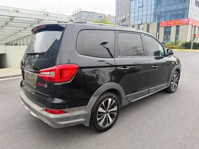 Dongfeng Fengxing Fengxing SX6 2022 1.6L Manual Comfort — Фото автомобиля 4