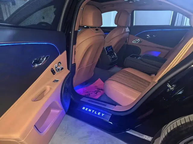 Bentley Flying Spur — Фото автомобиля 10