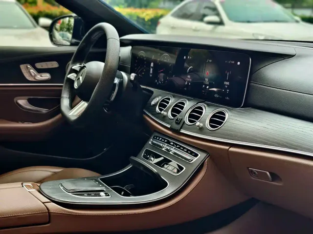 Mercedes-Benz E-Class — Фото автомобиля 9