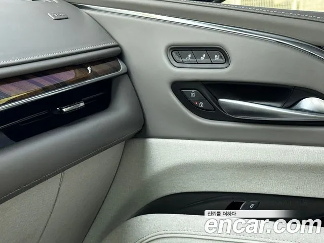 Cadillac Escalade — Фото автомобиля 14