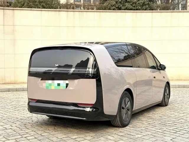 Li Auto MEGA — Фото автомобиля 7