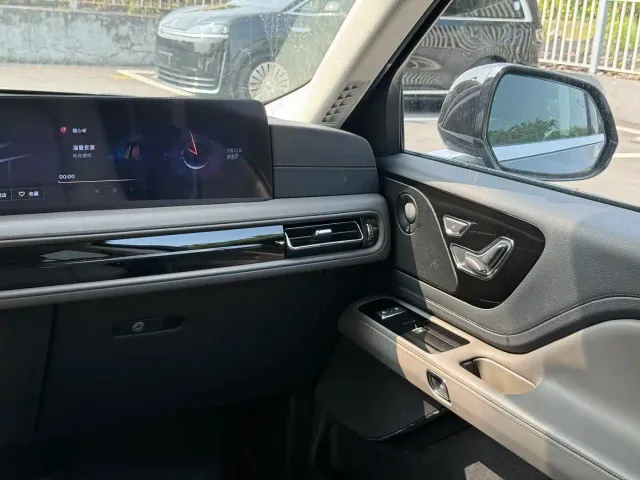 Lincoln Aviator — Фото автомобиля 18