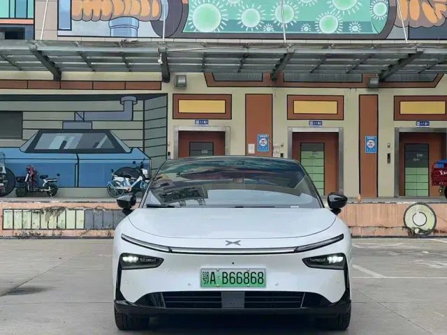 Xpeng P7+ — Фото автомобиля 2