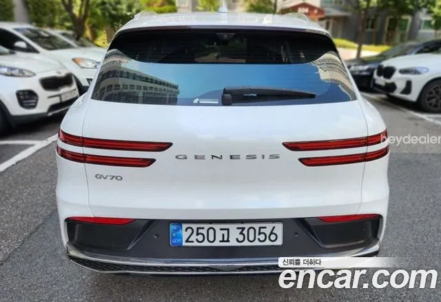 Genesis GV70 — Фото автомобиля 4