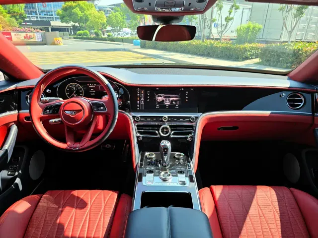 Bentley Flying Spur — Фото автомобиля 7