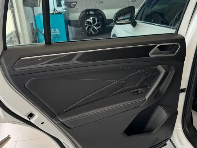Volkswagen Tiguan L — Фото автомобиля 9