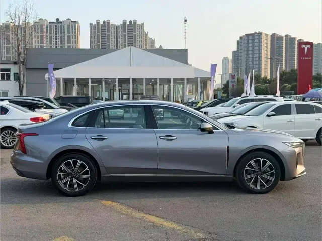 Hongqi H5 PHEV — Фото автомобиля 13