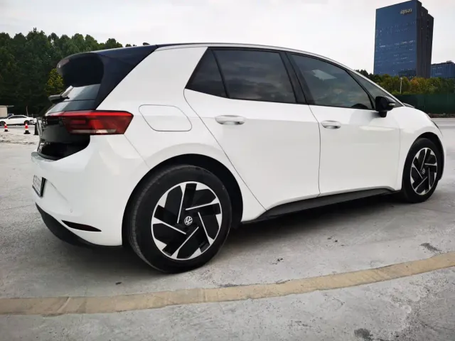 Volkswagen ID.3 — Фото автомобиля 16
