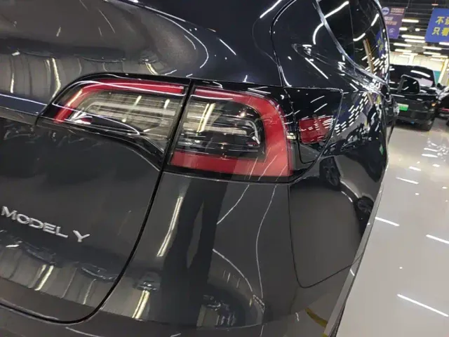 Tesla Model Y — Фото автомобиля 7