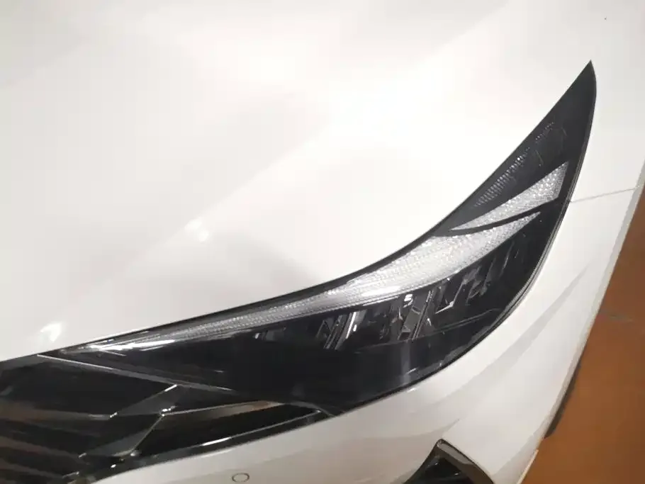 Hyundai Elantra 2022 1.5L CVT LUX Premium Edition — Фото автомобиля 5