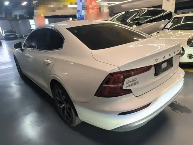Volvo S60 — Фото автомобиля 4