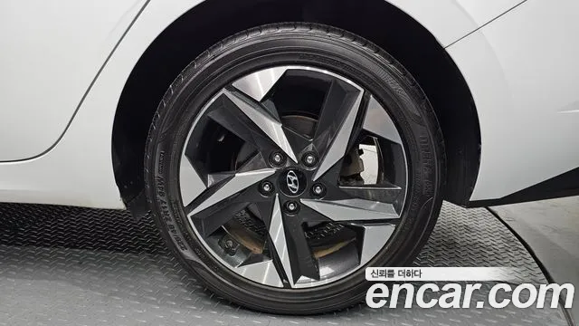 Hyundai AVANTE Avante (CN7) — Фото автомобиля 19