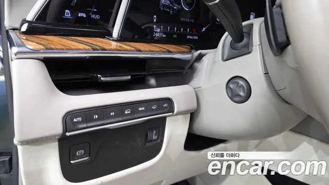 Cadillac Escalade Generation 5 — Фото автомобиля 28