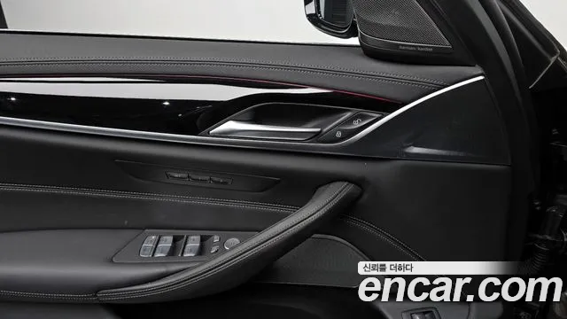 BMW 5-Series 5 серия (G30) 530i xDrive M Sport — Фото автомобиля 17